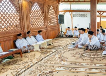 Bertandang ke Rembang, Seluruh Jajaran Pimpinan Unisma Ngaji ke Gus Baha