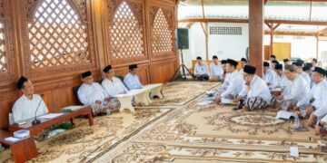 Bertandang ke Rembang, Seluruh Jajaran Pimpinan Unisma Ngaji ke Gus Baha