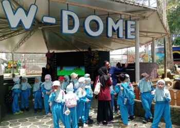 Ratusan Anak Sekolah Dasar Yayasan Pendidikan Sabilillah, Tanam Pohon di New Wisata Wendit, Belajar Peduli Lingkungan