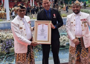 ASTON Inn Batu Raih Tanda Kehormatan Lencana Hakaryo Guno Mamayu Bawono Perak dari Pemkot Batu atas Inovasi Pengelolaan Sampah Berkelanjutan