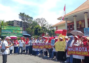 Sidang Perdana Gugatan Class Action Warga Griya Shanta, Pemkot Malang Tidak Hadir.