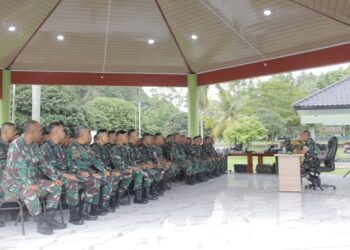 Panglima Ambil Jam Pimpinan Untuk Pelatih Terjun Payung