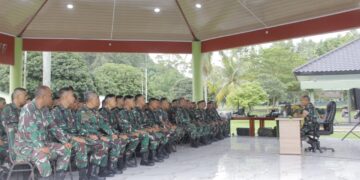 Panglima Ambil Jam Pimpinan Untuk Pelatih Terjun Payung