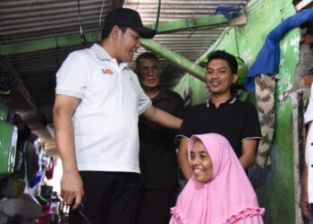 Bupati Sidoarjo Subandi Tinjau Rumah Tak Layak Huni di Gedangan dan Waru