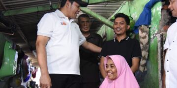 Bupati Sidoarjo Subandi Tinjau Rumah Tak Layak Huni di Gedangan dan Waru