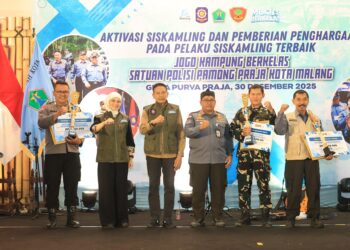 Perkuat Keamanan Lingkungan, Wali Kota Malang Beri Penghargaan Pemenang Siskamling “Jogo Kampung Berkelas”