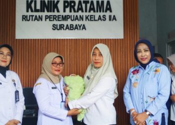 Wabup Mimik Idayana Terima Penyerahan Bayi yang Ditinggal Wafat Ibunya di Rutan Porong