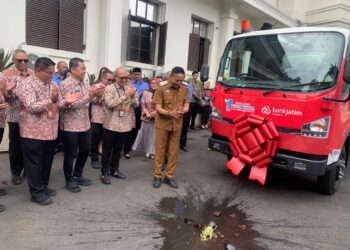 Wali Kota Malang Terima CSR Truk Tangki Air dan Serahkan Penghargaan K3