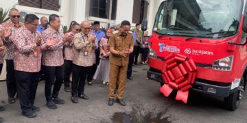 Wali Kota Malang Terima CSR Truk Tangki Air dan Serahkan Penghargaan K3