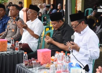 Bupati Sidoarjo Subandi Takziah ke Rumah Duka Praja IPDN yang Meninggal Dunia Akibat Kecelakaan.