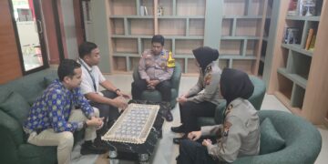 Jadi Rumah Keluarga Korban Kanjuruhan, Kapolresta Malang Kota Hadirkan Program “Polisi Penolongku” hingga Beasiswa dan Hak Asuh Anak