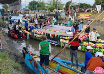 Nyadran Pesta Rakyat Pesisir Desa Balongdowo Warnai Harjasda ke-167