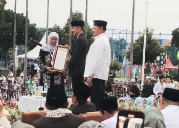 TERCATAT DI REKOR MURI “ACARA BUKA PUASA BERSAMA GUBERNUR JATIM DAN HADIAH KURMA DARI RAJA SALMAN”