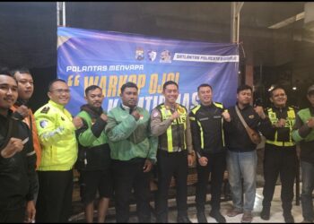 SATLANTAS POLRESTA SIDOARJO GELAR SAHUR ON THE ROAD BERSAMA OJOL, PERKUAT SINERGISITAS DI JALAN RAYA.