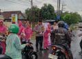 Polsek Balongbendo dan Bhayangkari Bagikan 400 Paket Takjil ke Pengguna Jalan