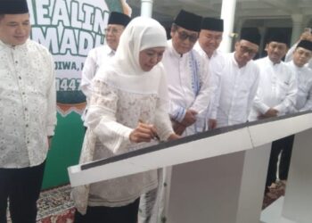 MEGENGAN AKBAR DI MASJID AL-AKBAR SURABAYA BERSAMA GUBERNUR JATIM KHOFIFAH INDAR PARAWANGSA MENYAMBUT RAMADHAN 1447H