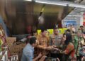 Jelang Lebaran, Bupati Sidoarjo H. Subandi Sidak Harga dan Kualitas Sembako di Sejumlah Supermarket