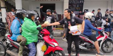 Komunitas Punk Kota Batu Bagikan Takjil Gratis, Brain Wash Gelar Aksi Sosial di Bulan Ramadan