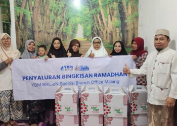 BRI Region 13 Malang Bersama YBM BRILiaN SBO Malang Salurkan 200 Paket Sembako untuk Guru Tahfidz