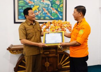 Pemkab Sidoarjo Terima Penghargaan Atas Dukungan Pada Operasi SAR Bangunan Runtuh di Ponpes Al-Khoziny