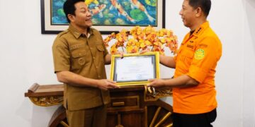Pemkab Sidoarjo Terima Penghargaan Atas Dukungan Pada Operasi SAR Bangunan Runtuh di Ponpes Al-Khoziny