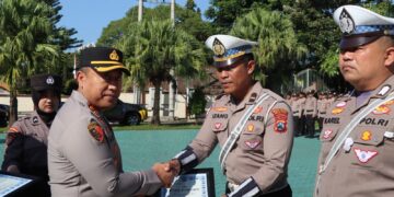 Kapolres Batu Berikan Penghargaan kepada Personel Berprestasi, Wujud Apresiasi dan Motivasi Kinerja