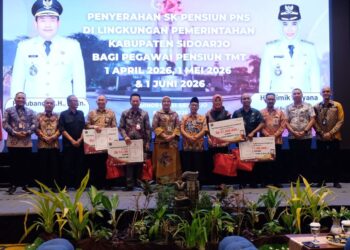 141 PNS Kabupaten Sidoarjo Terima SK Purna Tugas