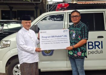 BRI Salurkan Bantuan Ambulans untuk Ponpes Raudlatul Ulum 2 Gondanglegi, Dukung Layanan Kesehatan 1.200 Santri