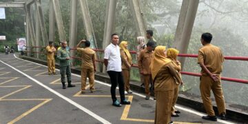 Cegah Bunuh Diri di Jembatan Cangar, Satreskrim Polres Batu bersama DPUPR Provinsi Jatim, Bangun Pagar Pelindung dan CCTV