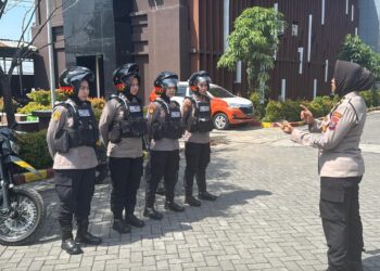 Polwan Jenggala Presisi Polresta Sidoarjo Patroli Ajak Warga Jaga Kamtibmas