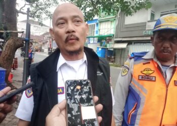 URAI KEMACETAN DI PASAR KEBALEN, TIM PETUGAS GABUNGAN TERTIBKAN PARA PEDAGANG