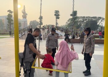 Polwan Polresta Sidoarjo Humanis Amankan CFD Alun-alun