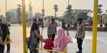 Polwan Polresta Sidoarjo Humanis Amankan CFD Alun-alun