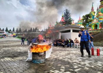 Damkarmat Kota Batu Gelar Pelatihan Penanggulangan dan Pencegahan Bahaya Kebakaran di Mikutopia
