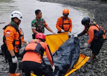 Tim SAR Gabungan Temukan Isnanini Setelah Tiga Hari Pencarian di Sungai Brantas