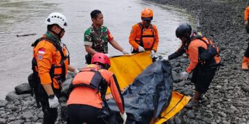 Tim SAR Gabungan Temukan Isnanini Setelah Tiga Hari Pencarian di Sungai Brantas