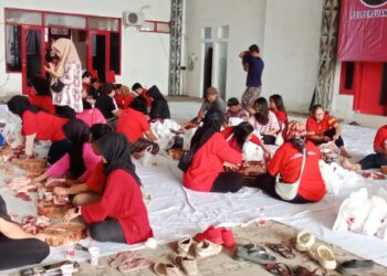 PDI Perjuangan Kota Malang Bagikan Ribuan Paket Daging Kurban ke Masyarakat