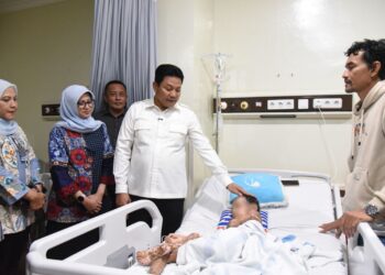 Bupati Subandi Pastikan Perawatan Intensif M. Izzan di RSUD R.T. Notopuro