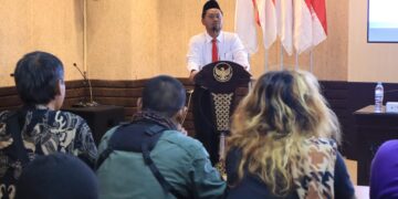 Pemkab Gresik Salurkan Bantuan Rp215 Juta dan Sediakan Lahan Relokasi untuk PKL Semambung