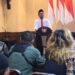 Pemkab Gresik Salurkan Bantuan Rp215 Juta dan Sediakan Lahan Relokasi untuk PKL Semambung