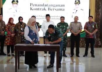 Bupati Sidoarjo  Minta Proyek Pemkab Tepat Waktu dan Berkualitas