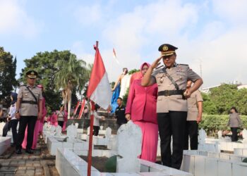 Peringati Hari Bhayangkara ke-80 Kapolres Batu Pimpin Ziarah Tokoh Bangsa 