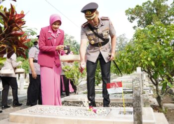 Kapolresta Malang Kota Pimpin Ziarah TMP Suropati, Teladani Semangat Juang Pahlawan di Hari Bhayangkara ke-80