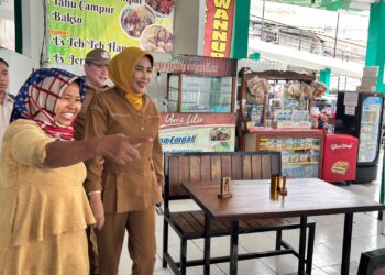 Wabup Sidoarjo Sidak Sentra Kuliner Gajah Mada, Minta Revitalisasi Dipercepat dan Tata Lapak Dirombak