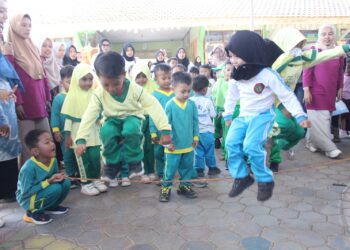 Peringati HAN, JMSI Bondowoso Ajak Anak Kembali Main Lompat Tali, Engklek dan Dakon