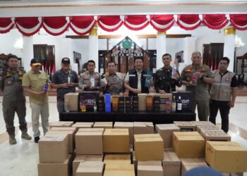 Bupati Sidoarjo Subandi Pimpin Razia Dua Malam Berturut-turut Berhasil Sita 1.696 Botol Miras di 18 Kecamatan.
