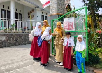SDN Sidomulyo 02 Kota Batu Luncurkan Inovasi “ESSIDA, Permisi Mang Iki Sasa Senyum Lo” untuk Tanamkan Sopan Santun Sejak Dini