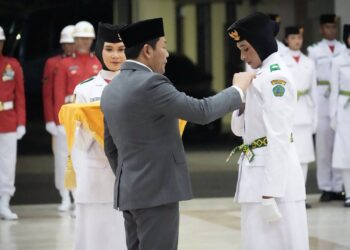 Subandi Kukuhkan 77 Paskibraka Sidoarjo: Jaga Kehormatan Bangsa, Rawat Persatuan.