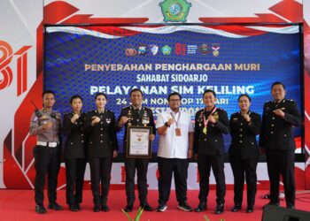 SIM Keliling Sahabat Sidoarjo 24 Jam Nonstop Raih Rekor MURI, Catat Pelayanan SIM Keliling Terlama