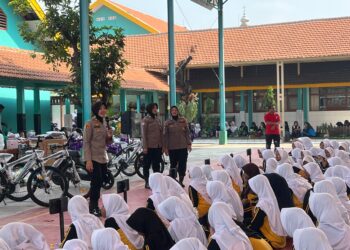 Polwan Goes to School, Edukasi Siswa SMPN 2 Krian tentang Bahaya Bullying, Narkoba dan Kekerasan